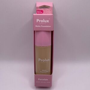 Prolux Matte Foundation PORCELAIN